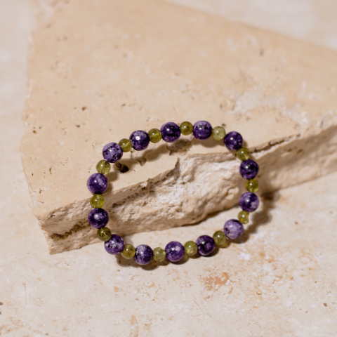 peridot_charoite allow energies of clarity and transformation, bringing calm and trust_unique_combination_crystal_bracelet